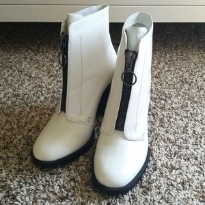 Size 8M White women's Heel Booties